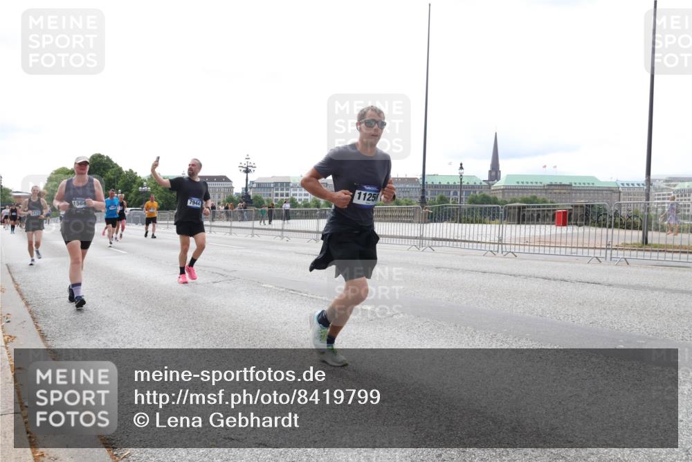 29.06.2025 - hella hamburg halbmarathon Lena Gebhardt http://msf.ph/oto/8419799 29.06.2025 10:27:27 Lombardsbrücke 1564, 7944, 11256, 1530, 1793, 2080, 2306, 2775, 3389, 4358, 4372, 5285, 5494, 5495, 5707, 5825, 6214, 6259, 6637, 7234, 7314, 7764, 7944, 7978, 8056, 8085, 8281, 9349, 10077, 10158, 10412, 10413, 10465, 11110, 11256, 11766, 12500, 13043, 14020, 14021, 14206, 15108, 15641, 16838, 17049, 17427, 17445, 17791, 18012, 18097, 18301, 18766, 18976 meine-sportfotos.de