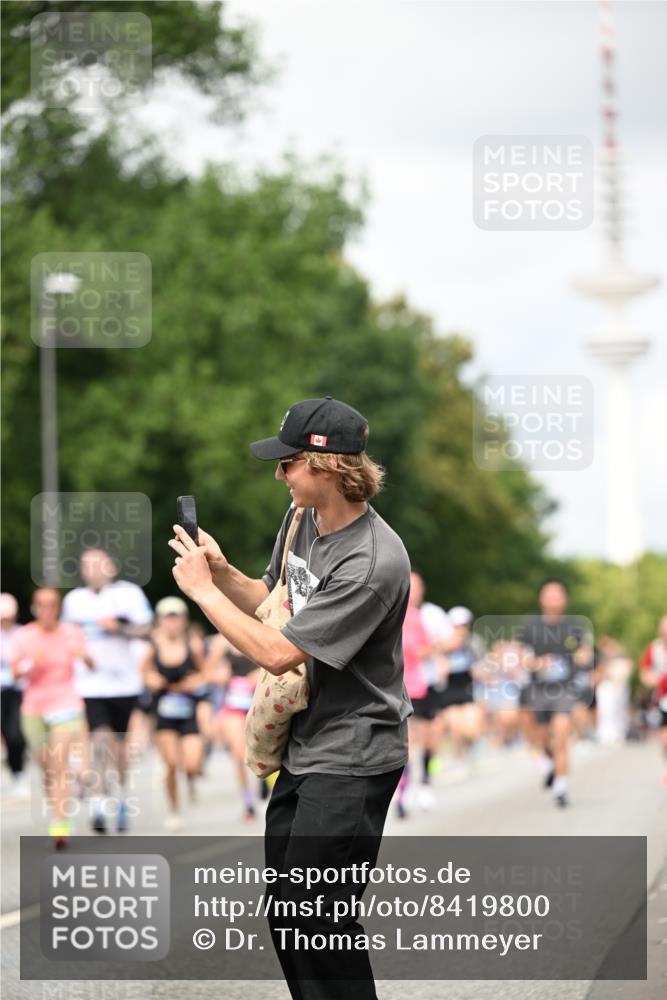 29.06.2025 - hella hamburg halbmarathon Dr. Thomas Lammeyer http://msf.ph/oto/8419800 29.06.2025 10:46:36 Kennedybrücke 1039, 1648, 1712, 2069, 2974, 3276, 3326, 3459, 3568, 4329, 4385, 4541, 4680, 4735, 4736, 4885, 5432, 5671, 6137, 6153, 6320, 6450, 7022, 7023, 7040, 7968, 8004, 8014, 8162, 8163, 8712, 10532, 10842, 10872, 11098 meine-sportfotos.de
