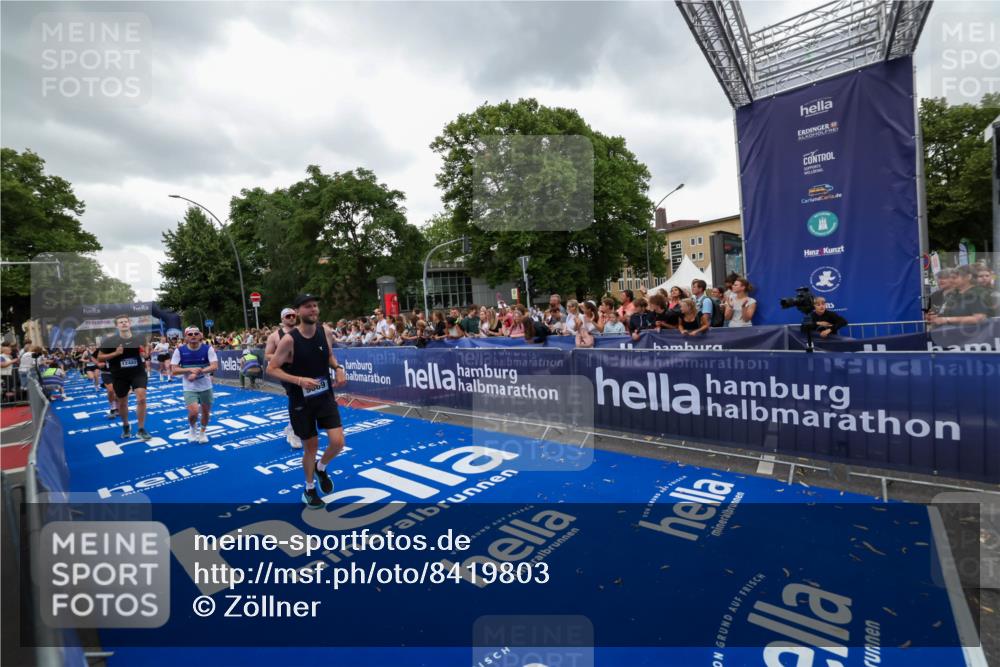 29.06.2025 - hella hamburg halbmarathon Zöllner http://msf.ph/oto/8419803 29.06.2025 10:52:48 Ziel 2287, 3999, 5116, 5169, 5194, 7475, 8172, 9065, 9163, 9869, 11459, 12482, 14122, 14198, 14286, 14805, 16467, 17198, 18331, 19244 meine-sportfotos.de