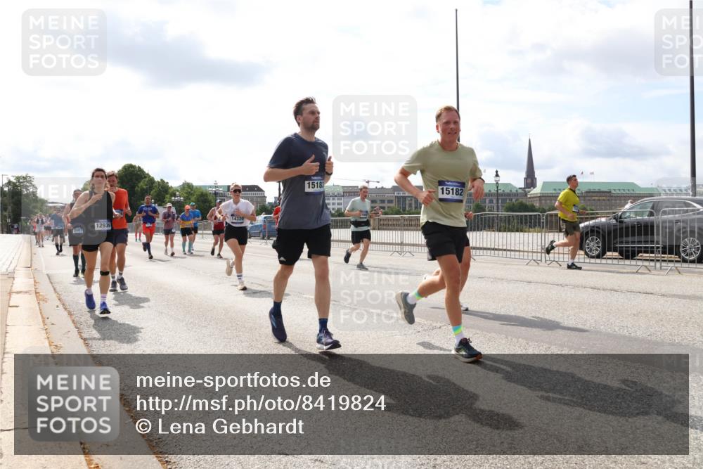 29.06.2025 - hella hamburg halbmarathon Lena Gebhardt http://msf.ph/oto/8419824 29.06.2025 10:18:16 Lombardsbrücke 2087, 12939, 14320, 15183, 15182, 1159, 1160, 1234, 1268, 1325, 1554, 1622, 1641, 1820, 1982, 2087, 2147, 2335, 2634, 2703, 2931, 3125, 3138, 3202, 3321, 3482, 3977, 4123, 4383, 4710, 4738, 4804, 5004, 5290, 5611, 5733, 5909, 6270, 6332, 6533, 7094, 7160, 7454, 7641, 7649, 7838, 7882, 7883, 8067, 8128, 8248, 8341, 8607, 8799, 9222, 9539, 9586, 9658, 9717, 9734, 9748, 9798, 9834, 9844, 9964, 10172, 10174, 10332, 10509, 10659, 10687, 10908, 12498, 12541, 13341 meine-sportfotos.de