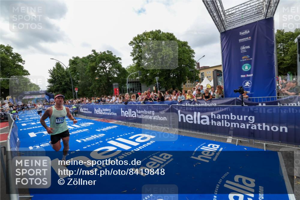 29.06.2025 - hella hamburg halbmarathon Zöllner http://msf.ph/oto/8419848 29.06.2025 10:30:45 Ziel 2851, 7055, 7481, 17322, 18235 meine-sportfotos.de