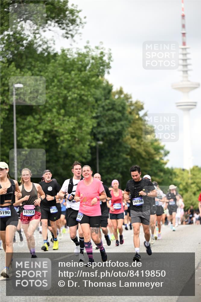 29.06.2025 - hella hamburg halbmarathon Dr. Thomas Lammeyer http://msf.ph/oto/8419850 29.06.2025 10:46:39 Kennedybrücke 1039, 1648, 1712, 2069, 2974, 3276, 3326, 3459, 3568, 4329, 4385, 4541, 4680, 4735, 4736, 4885, 5419, 5432, 5671, 6153, 6320, 6450, 7022, 7023, 7040, 7043, 7968, 8004, 8014, 8162, 8163, 8712, 9644, 10532, 10623, 10842, 10872, 11098 meine-sportfotos.de
