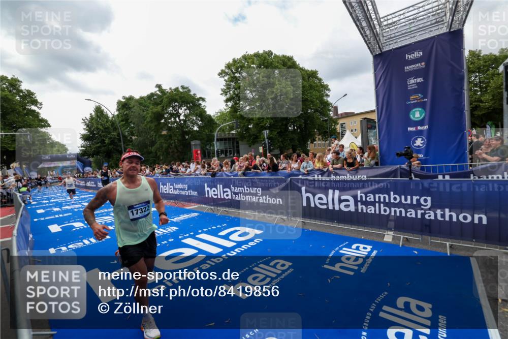 29.06.2025 - hella hamburg halbmarathon Zöllner http://msf.ph/oto/8419856 29.06.2025 10:30:45 Ziel 2851, 7055, 7481, 17322, 18235 meine-sportfotos.de