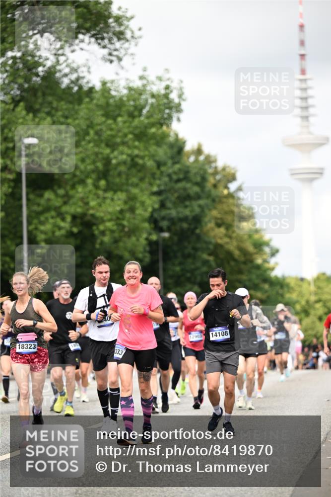 29.06.2025 - hella hamburg halbmarathon Dr. Thomas Lammeyer http://msf.ph/oto/8419870 29.06.2025 10:46:40 Kennedybrücke 1039, 1648, 1712, 1752, 2069, 2134, 2974, 3276, 3326, 3459, 3568, 4329, 4385, 4541, 4680, 4735, 4736, 4885, 5419, 5432, 5671, 6153, 6320, 6450, 7022, 7023, 7040, 7043, 8004, 8014, 8163, 8712, 9644, 10532, 10623, 10842, 10872, 11074, 11075 meine-sportfotos.de