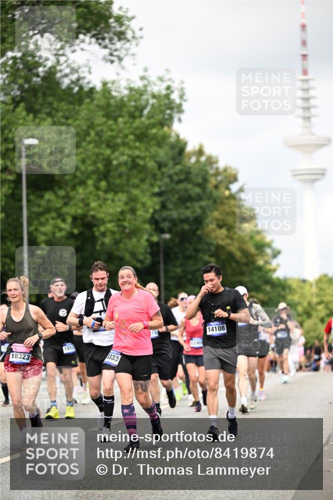 29.06.2025 - hella hamburg halbmarathon Dr. Thomas Lammeyer http://msf.ph/oto/8419874 29.06.2025 10:46:40 Kennedybrücke 1039, 1648, 1712, 1752, 2069, 2134, 2974, 3276, 3326, 3459, 3568, 4329, 4385, 4541, 4680, 4735, 4736, 4885, 5419, 5432, 5671, 6153, 6320, 6450, 7022, 7023, 7040, 7043, 8004, 8014, 8163, 8712, 9644, 10532, 10623, 10842, 10872, 11074, 11075 meine-sportfotos.de