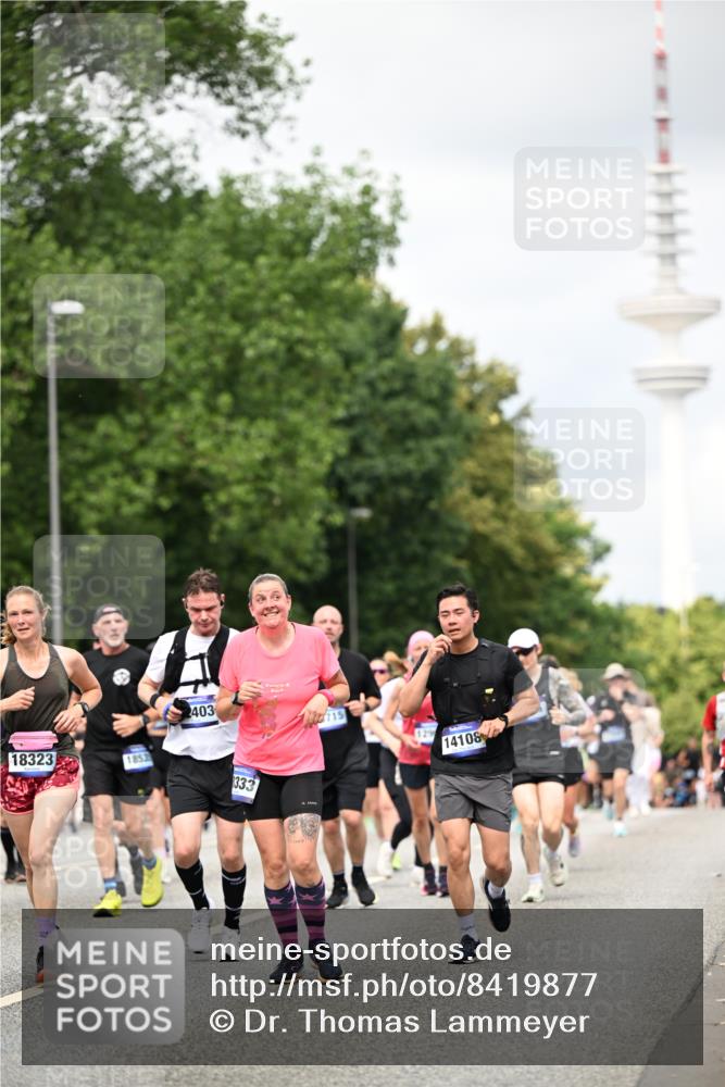 29.06.2025 - hella hamburg halbmarathon Dr. Thomas Lammeyer http://msf.ph/oto/8419877 29.06.2025 10:46:40 Kennedybrücke 1039, 1648, 1712, 1752, 2069, 2134, 2974, 3276, 3326, 3459, 3568, 4329, 4385, 4541, 4680, 4735, 4736, 4885, 5419, 5432, 5671, 6153, 6320, 6450, 7022, 7023, 7040, 7043, 8004, 8014, 8163, 8712, 9644, 10532, 10623, 10842, 10872, 11074, 11075 meine-sportfotos.de
