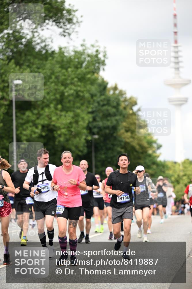 29.06.2025 - hella hamburg halbmarathon Dr. Thomas Lammeyer http://msf.ph/oto/8419887 29.06.2025 10:46:40 Kennedybrücke 1039, 1648, 1712, 1752, 2069, 2134, 2974, 3276, 3326, 3459, 3568, 4329, 4385, 4541, 4680, 4735, 4736, 4885, 5419, 5432, 5671, 6153, 6320, 6450, 7022, 7023, 7040, 7043, 8004, 8014, 8163, 8712, 9644, 10532, 10623, 10842, 10872, 11074, 11075 meine-sportfotos.de