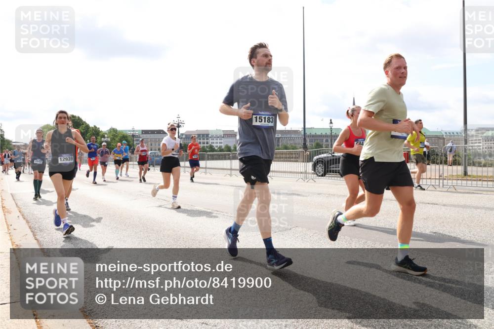 29.06.2025 - hella hamburg halbmarathon Lena Gebhardt http://msf.ph/oto/8419900 29.06.2025 10:18:17 Lombardsbrücke 2087, 12939, 15183, 4, 1159, 1160, 1234, 1268, 1325, 1554, 1622, 1641, 1820, 1982, 2087, 2147, 2335, 2634, 2703, 2931, 3125, 3138, 3202, 3321, 3482, 3977, 4123, 4383, 4710, 4738, 4804, 5004, 5290, 5909, 6270, 6332, 6533, 7094, 7160, 7454, 7641, 7649, 7838, 7882, 7883, 8067, 8128, 8248, 8341, 8607, 8799, 9222, 9539, 9586, 9658, 9717, 9734, 9748, 9834, 9844, 9964, 10172, 10174, 10332, 10509, 10659, 10687, 10908, 12498, 12541, 12703, 13341 meine-sportfotos.de