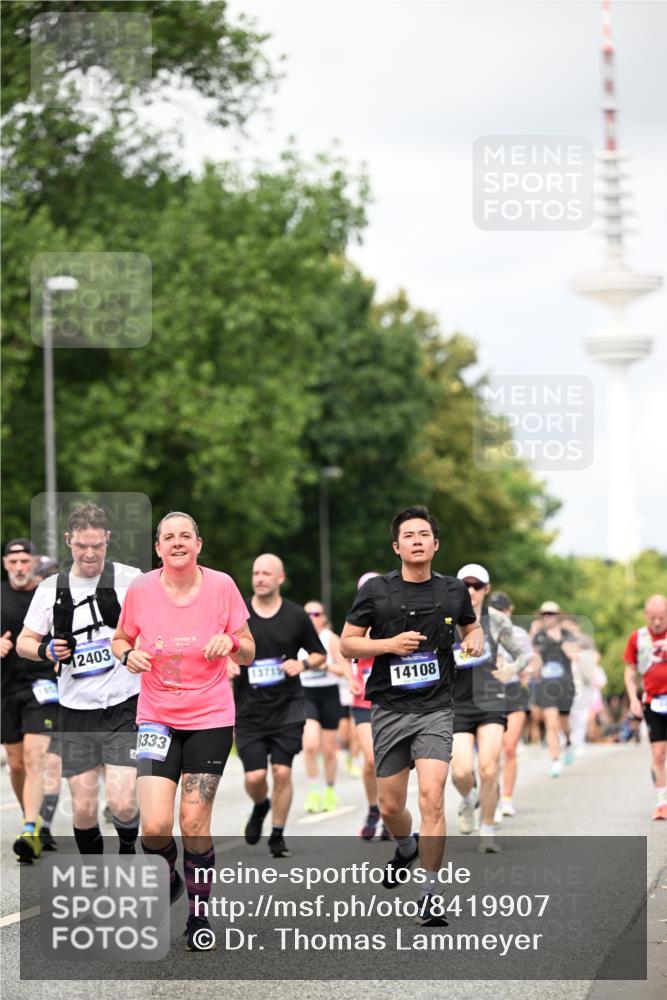 29.06.2025 - hella hamburg halbmarathon Dr. Thomas Lammeyer http://msf.ph/oto/8419907 29.06.2025 10:46:41 Kennedybrücke 1039, 1712, 1752, 2069, 2134, 2974, 3276, 3326, 3568, 4329, 4385, 4541, 4680, 4735, 4736, 4885, 5419, 5432, 5671, 6136, 6153, 6320, 7022, 7023, 7040, 7043, 8004, 8014, 8163, 8712, 9644, 10532, 10623, 10842, 10872, 11074, 11075 meine-sportfotos.de