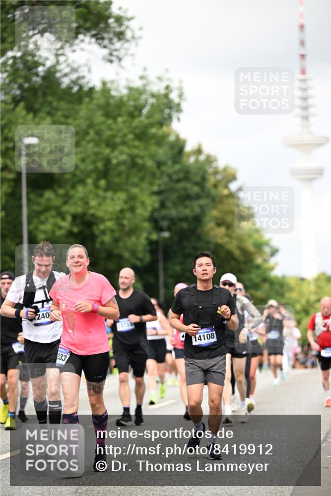 29.06.2025 - hella hamburg halbmarathon Dr. Thomas Lammeyer http://msf.ph/oto/8419912 29.06.2025 10:46:41 Kennedybrücke 1039, 1712, 1752, 2069, 2134, 2974, 3276, 3326, 3568, 4329, 4385, 4541, 4680, 4735, 4736, 4885, 5419, 5432, 5671, 6136, 6153, 6320, 7022, 7023, 7040, 7043, 8004, 8014, 8163, 8712, 9644, 10532, 10623, 10842, 10872, 11074, 11075 meine-sportfotos.de