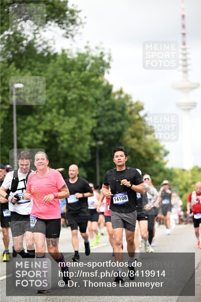 29.06.2025 - hella hamburg halbmarathon Dr. Thomas Lammeyer http://msf.ph/oto/8419914 29.06.2025 10:46:41 Kennedybrücke 1039, 1712, 1752, 2069, 2134, 2974, 3276, 3326, 3568, 4329, 4385, 4541, 4680, 4735, 4736, 4885, 5419, 5432, 5671, 6136, 6153, 6320, 7022, 7023, 7040, 7043, 8004, 8014, 8163, 8712, 9644, 10532, 10623, 10842, 10872, 11074, 11075 meine-sportfotos.de