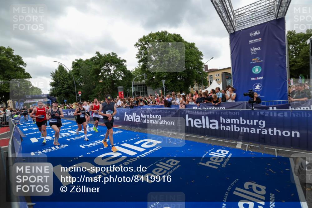 29.06.2025 - hella hamburg halbmarathon Zöllner http://msf.ph/oto/8419916 29.06.2025 10:52:52 Ziel 1257, 1258, 1657, 2287, 2444, 2814, 2910, 4557, 4558, 5077, 5169, 5194, 8172, 8720, 8955, 9065, 9163, 10811, 11217, 11992, 14198, 14286, 14805, 16467, 17198, 18331, 19244 meine-sportfotos.de