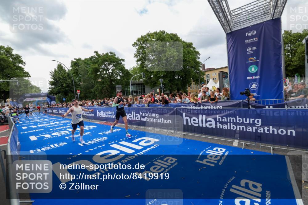 29.06.2025 - hella hamburg halbmarathon Zöllner http://msf.ph/oto/8419919 29.06.2025 10:30:47 Ziel 3379, 7055, 7481, 9508, 18235, 18871 meine-sportfotos.de