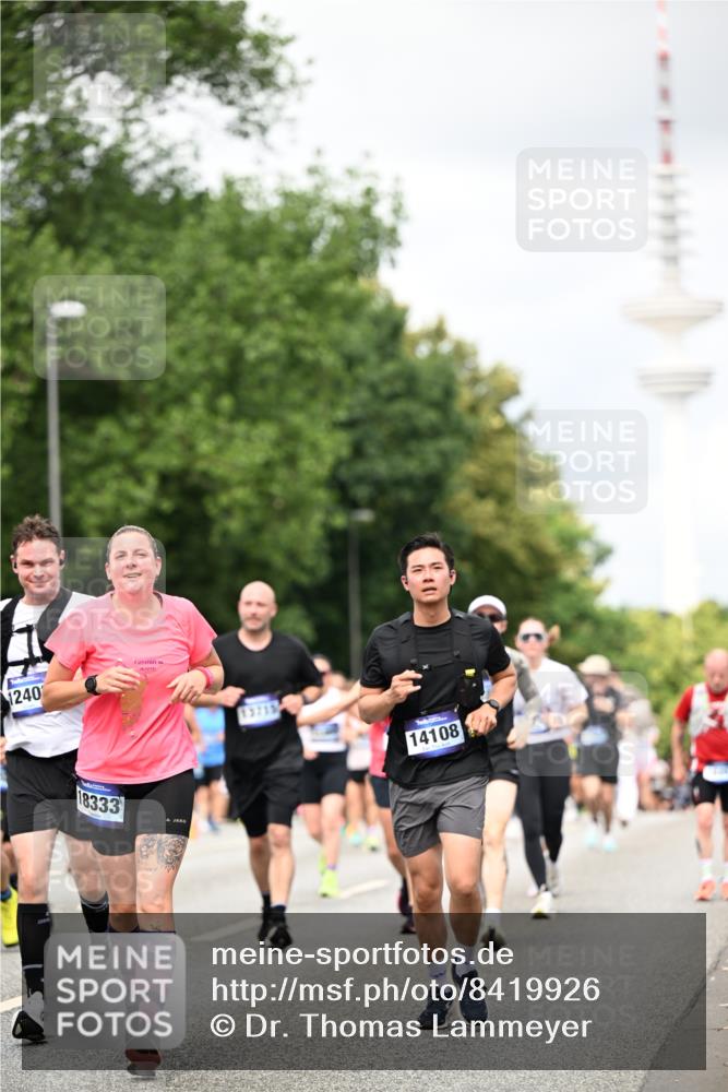 29.06.2025 - hella hamburg halbmarathon Dr. Thomas Lammeyer http://msf.ph/oto/8419926 29.06.2025 10:46:42 Kennedybrücke 1039, 1712, 1752, 2069, 2134, 2974, 3276, 3326, 3568, 4329, 4385, 4541, 4680, 4735, 4736, 4885, 5419, 5432, 5671, 6136, 6153, 6320, 6828, 7022, 7023, 7040, 7043, 8004, 8014, 8712, 9644, 10532, 10623, 10842, 11074, 11075 meine-sportfotos.de