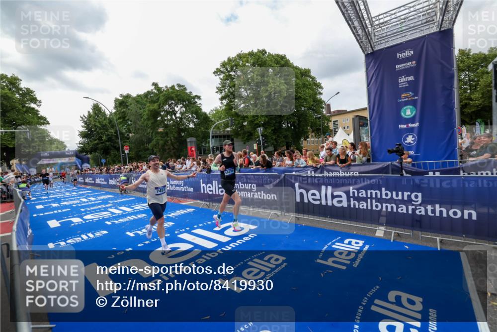 29.06.2025 - hella hamburg halbmarathon Zöllner http://msf.ph/oto/8419930 29.06.2025 10:30:48 Ziel 3379, 7055, 7481, 9381, 9508, 18235, 18871 meine-sportfotos.de