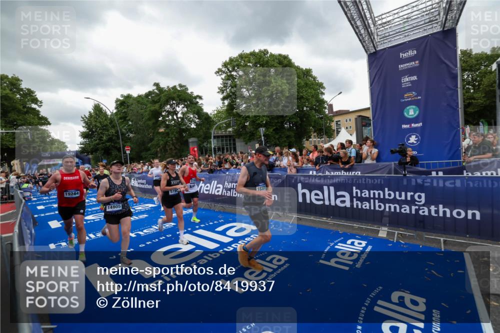 29.06.2025 - hella hamburg halbmarathon Zöllner http://msf.ph/oto/8419937 29.06.2025 10:52:53 Ziel 1257, 1258, 1657, 2099, 2444, 2814, 2910, 4557, 4558, 5077, 5169, 5194, 8172, 8720, 8955, 9065, 9163, 10724, 10811, 11217, 11992, 14198, 14286, 14805, 17198, 18331, 19244 meine-sportfotos.de