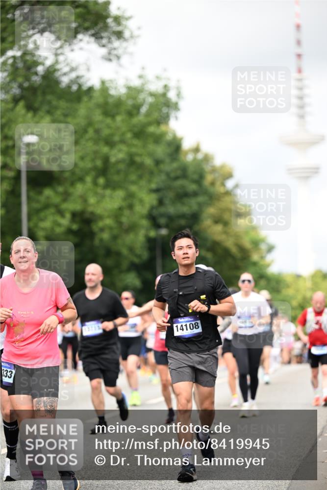 29.06.2025 - hella hamburg halbmarathon Dr. Thomas Lammeyer http://msf.ph/oto/8419945 29.06.2025 10:46:42 Kennedybrücke 1039, 1712, 1752, 2069, 2134, 2974, 3276, 3326, 3568, 4329, 4385, 4541, 4680, 4735, 4736, 4885, 5419, 5432, 5671, 6136, 6153, 6320, 6828, 7022, 7023, 7040, 7043, 8004, 8014, 8712, 9644, 10532, 10623, 10842, 11074, 11075 meine-sportfotos.de