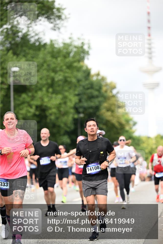 29.06.2025 - hella hamburg halbmarathon Dr. Thomas Lammeyer http://msf.ph/oto/8419949 29.06.2025 10:46:42 Kennedybrücke 1039, 1712, 1752, 2069, 2134, 2974, 3276, 3326, 3568, 4329, 4385, 4541, 4680, 4735, 4736, 4885, 5419, 5432, 5671, 6136, 6153, 6320, 6828, 7022, 7023, 7040, 7043, 8004, 8014, 8712, 9644, 10532, 10623, 10842, 11074, 11075 meine-sportfotos.de