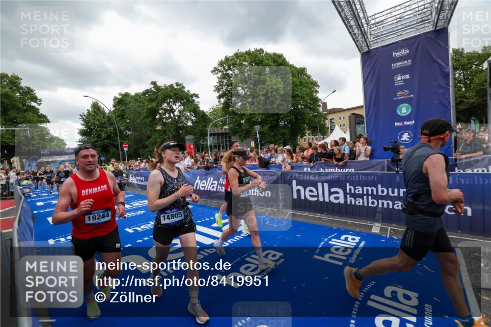 29.06.2025 - hella hamburg halbmarathon Zöllner http://msf.ph/oto/8419951 29.06.2025 10:52:53 Ziel 1257, 1258, 1657, 2099, 2444, 2814, 2910, 4557, 4558, 5077, 5169, 5194, 8172, 8720, 8955, 9065, 9163, 10724, 10811, 11217, 11992, 14198, 14286, 14805, 17198, 18331, 19244 meine-sportfotos.de