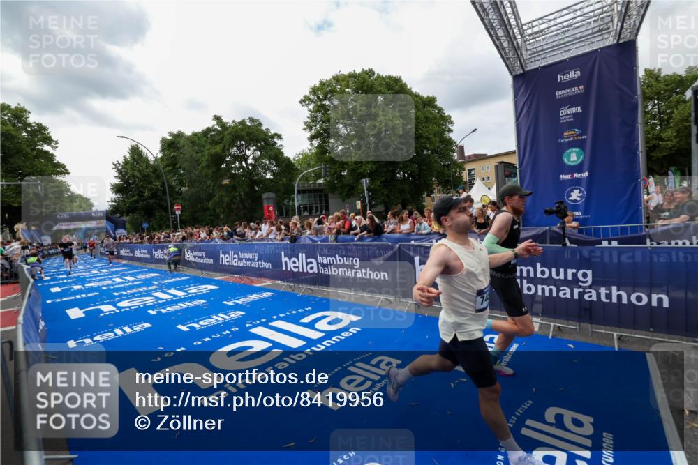 29.06.2025 - hella hamburg halbmarathon Zöllner http://msf.ph/oto/8419956 29.06.2025 10:30:48 Ziel 3379, 7055, 7481, 9381, 9508, 18235, 18871 meine-sportfotos.de
