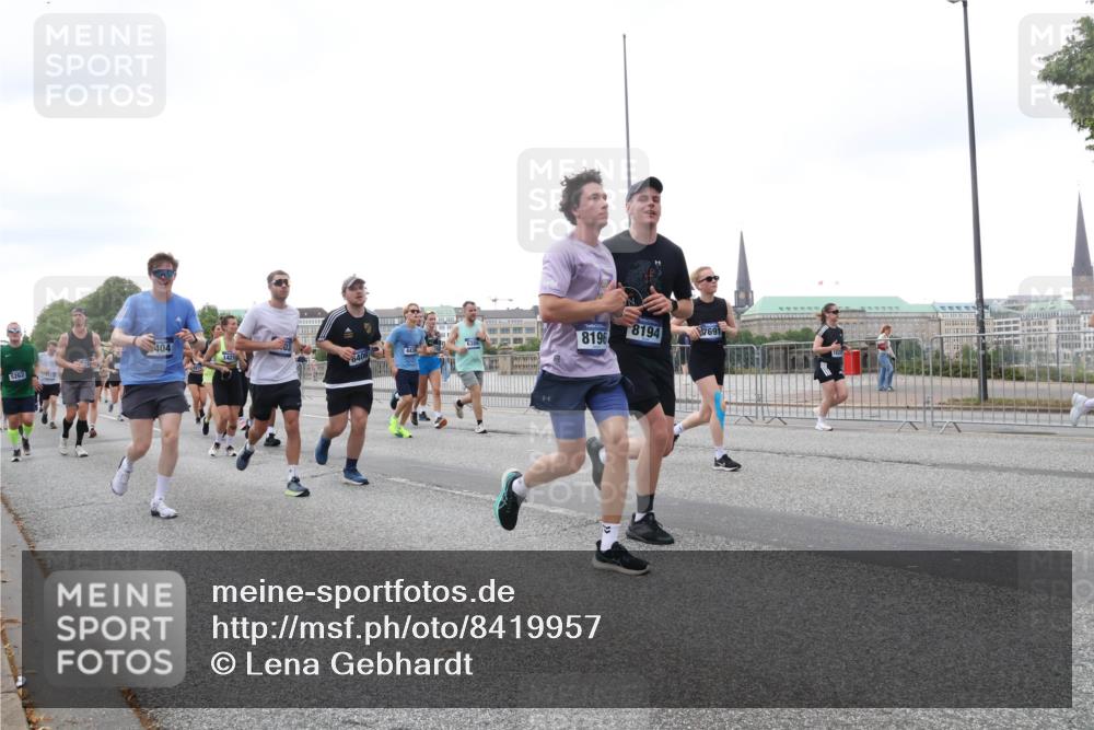 29.06.2025 - hella hamburg halbmarathon Lena Gebhardt http://msf.ph/oto/8419957 29.06.2025 10:52:20 Lombardsbrücke 5262, 8196, 8194, 7691, 404, 1418, 1826, 1978, 2420, 2528, 2983, 3038, 3140, 3645, 4087, 4273, 4436, 4598, 4606, 4815, 5062, 5262, 5360, 6386, 6403, 6404, 6406, 6456, 6671, 6985, 7511, 7682, 7690, 7691, 7735, 7812, 8194, 8196, 8250, 8251, 8621, 9068, 9070, 9103, 9368, 9460, 9730, 9731, 10080, 10296, 10342, 10392, 10533, 10634, 10673, 10884, 10928, 11084, 11101, 11126, 11127, 11297, 11375, 11736, 11899, 11974, 12546, 12558 meine-sportfotos.de