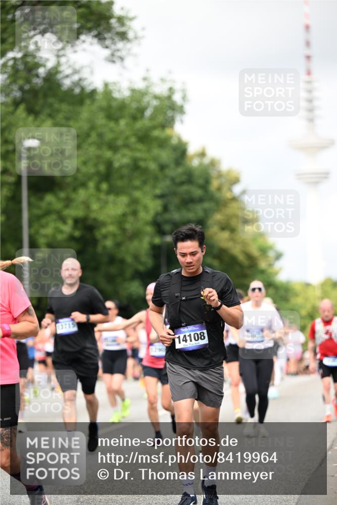 29.06.2025 - hella hamburg halbmarathon Dr. Thomas Lammeyer http://msf.ph/oto/8419964 29.06.2025 10:46:43 Kennedybrücke 1039, 1712, 1752, 2069, 2134, 2974, 3276, 3326, 3568, 4329, 4385, 4541, 4680, 4735, 4736, 4885, 5419, 5432, 5671, 6136, 6153, 6320, 6828, 7022, 7023, 7040, 7043, 7260, 8014, 8712, 9644, 10532, 10623, 10842, 11074, 11075 meine-sportfotos.de
