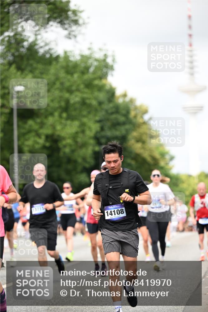 29.06.2025 - hella hamburg halbmarathon Dr. Thomas Lammeyer http://msf.ph/oto/8419970 29.06.2025 10:46:43 Kennedybrücke 1039, 1712, 1752, 2069, 2134, 2974, 3276, 3326, 3568, 4329, 4385, 4541, 4680, 4735, 4736, 4885, 5419, 5432, 5671, 6136, 6153, 6320, 6828, 7022, 7023, 7040, 7043, 7260, 8014, 8712, 9644, 10532, 10623, 10842, 11074, 11075 meine-sportfotos.de