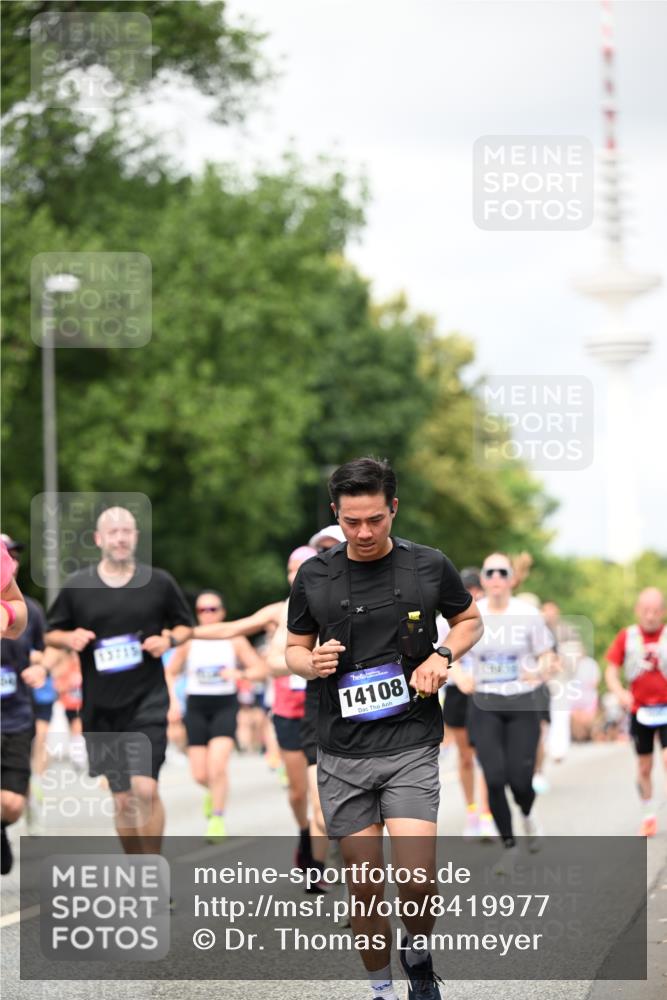 29.06.2025 - hella hamburg halbmarathon Dr. Thomas Lammeyer http://msf.ph/oto/8419977 29.06.2025 10:46:43 Kennedybrücke 1039, 1712, 1752, 2069, 2134, 2974, 3276, 3326, 3568, 4329, 4385, 4541, 4680, 4735, 4736, 4885, 5419, 5432, 5671, 6136, 6153, 6320, 6828, 7022, 7023, 7040, 7043, 7260, 8014, 8712, 9644, 10532, 10623, 10842, 11074, 11075 meine-sportfotos.de