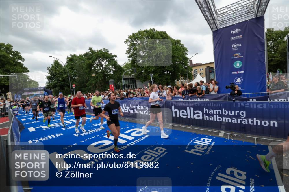 29.06.2025 - hella hamburg halbmarathon Zöllner http://msf.ph/oto/8419982 29.06.2025 10:52:54 Ziel 1257, 1258, 1657, 2099, 2444, 2814, 2910, 4557, 4558, 5077, 5169, 5194, 8139, 8172, 8720, 8955, 9065, 9163, 10724, 10811, 11217, 11992, 14198, 14286, 14805, 17198, 19244 meine-sportfotos.de
