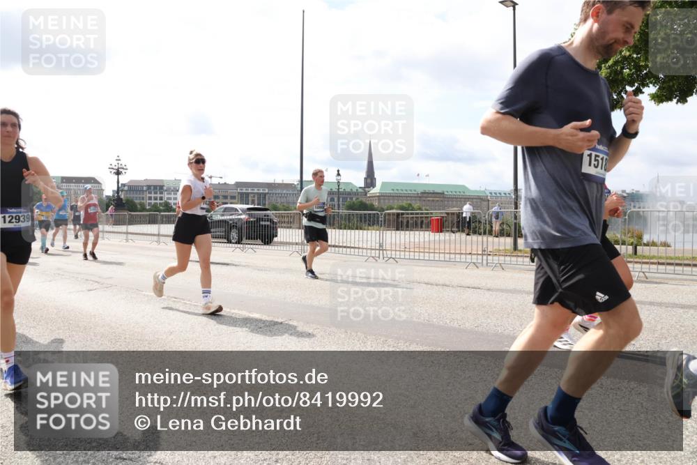 29.06.2025 - hella hamburg halbmarathon Lena Gebhardt http://msf.ph/oto/8419992 29.06.2025 10:18:17 Lombardsbrücke 12939, 1518, 1159, 1160, 1234, 1268, 1325, 1554, 1622, 1641, 1820, 1982, 2087, 2147, 2335, 2634, 2703, 2931, 3125, 3138, 3202, 3321, 3482, 3977, 4123, 4383, 4710, 4738, 4804, 5004, 5290, 5909, 6270, 6332, 6533, 7094, 7160, 7454, 7641, 7649, 7838, 7882, 7883, 8067, 8128, 8248, 8341, 8607, 8799, 9222, 9539, 9586, 9658, 9717, 9734, 9748, 9834, 9844, 9964, 10172, 10174, 10332, 10509, 10659, 10687, 10908, 12498, 12541, 12703, 13341 meine-sportfotos.de