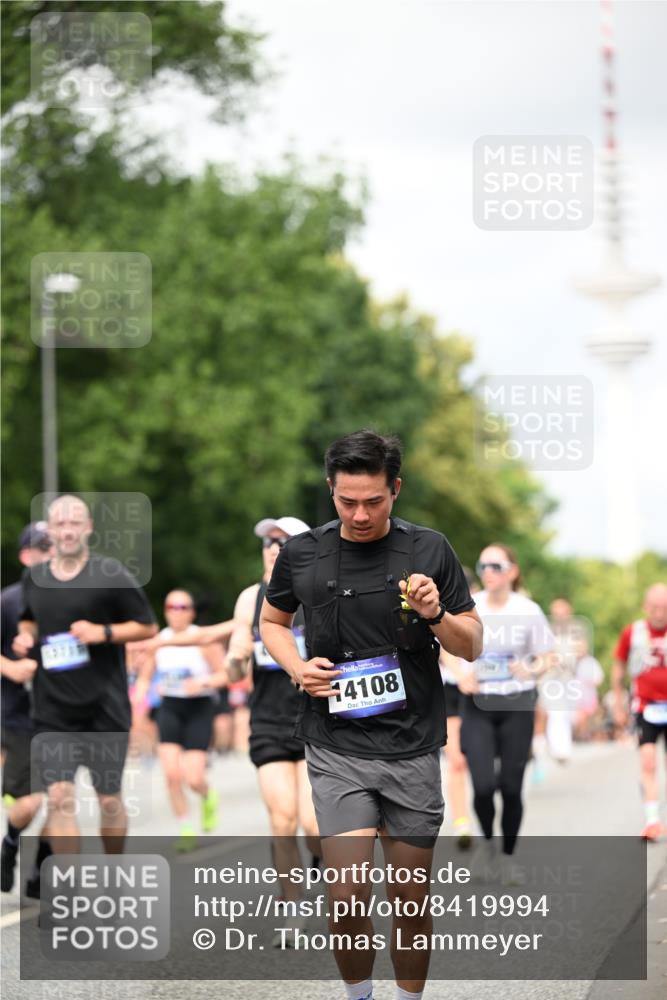 29.06.2025 - hella hamburg halbmarathon Dr. Thomas Lammeyer http://msf.ph/oto/8419994 29.06.2025 10:46:43 Kennedybrücke 1039, 1712, 1752, 2069, 2134, 2974, 3276, 3326, 3568, 4329, 4385, 4541, 4680, 4735, 4736, 4885, 5419, 5432, 5671, 6136, 6153, 6320, 6828, 7022, 7023, 7040, 7043, 7260, 8014, 8712, 9644, 10532, 10623, 10842, 11074, 11075 meine-sportfotos.de
