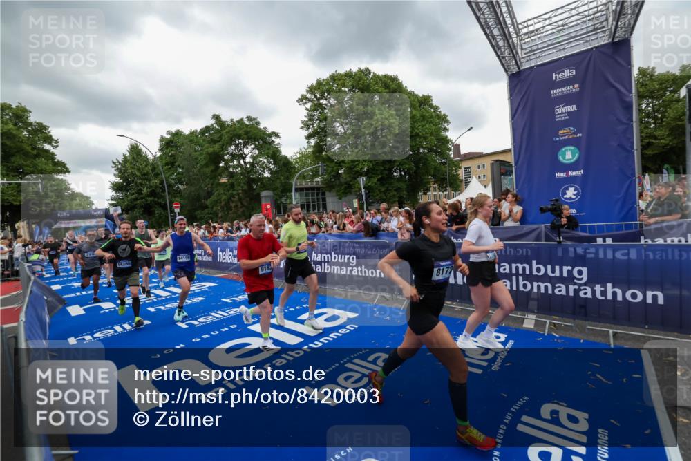 29.06.2025 - hella hamburg halbmarathon Zöllner http://msf.ph/oto/8420003 29.06.2025 10:52:55 Ziel 1257, 1258, 1657, 2099, 2444, 2814, 2910, 4557, 4558, 4770, 5077, 5169, 8139, 8172, 8720, 8955, 9065, 9163, 10724, 10811, 11217, 11992, 14198, 14286, 17198 meine-sportfotos.de