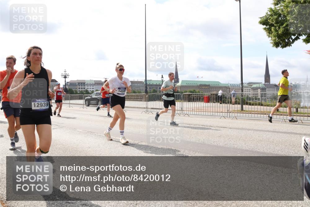 29.06.2025 - hella hamburg halbmarathon Lena Gebhardt http://msf.ph/oto/8420012 29.06.2025 10:18:17 Lombardsbrücke 12939, 3482, 14320, 1159, 1160, 1234, 1268, 1325, 1554, 1622, 1641, 1820, 1982, 2087, 2147, 2335, 2634, 2703, 2931, 3125, 3138, 3202, 3321, 3482, 3977, 4123, 4383, 4710, 4738, 4804, 5004, 5290, 5909, 6270, 6332, 6533, 7094, 7160, 7454, 7641, 7649, 7838, 7882, 7883, 8067, 8128, 8248, 8341, 8607, 8799, 9222, 9539, 9586, 9658, 9717, 9734, 9748, 9834, 9844, 9964, 10172, 10174, 10332, 10509, 10659, 10687, 10908, 12498, 12541, 12703, 13341 meine-sportfotos.de