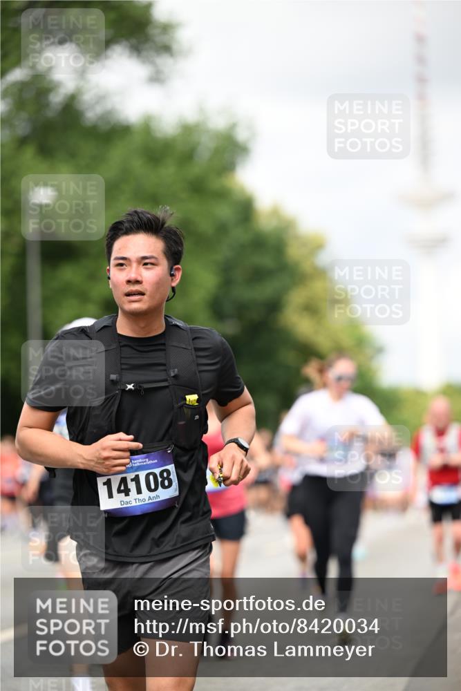 29.06.2025 - hella hamburg halbmarathon Dr. Thomas Lammeyer http://msf.ph/oto/8420034 29.06.2025 10:46:45 Kennedybrücke 1039, 1712, 1752, 2069, 2134, 2974, 3276, 3326, 3568, 4385, 4541, 4680, 4735, 4736, 5419, 5432, 5671, 6136, 6153, 6320, 6828, 7022, 7023, 7040, 7043, 7260, 8014, 8712, 9644, 10532, 10623, 10842, 11074, 11075 meine-sportfotos.de