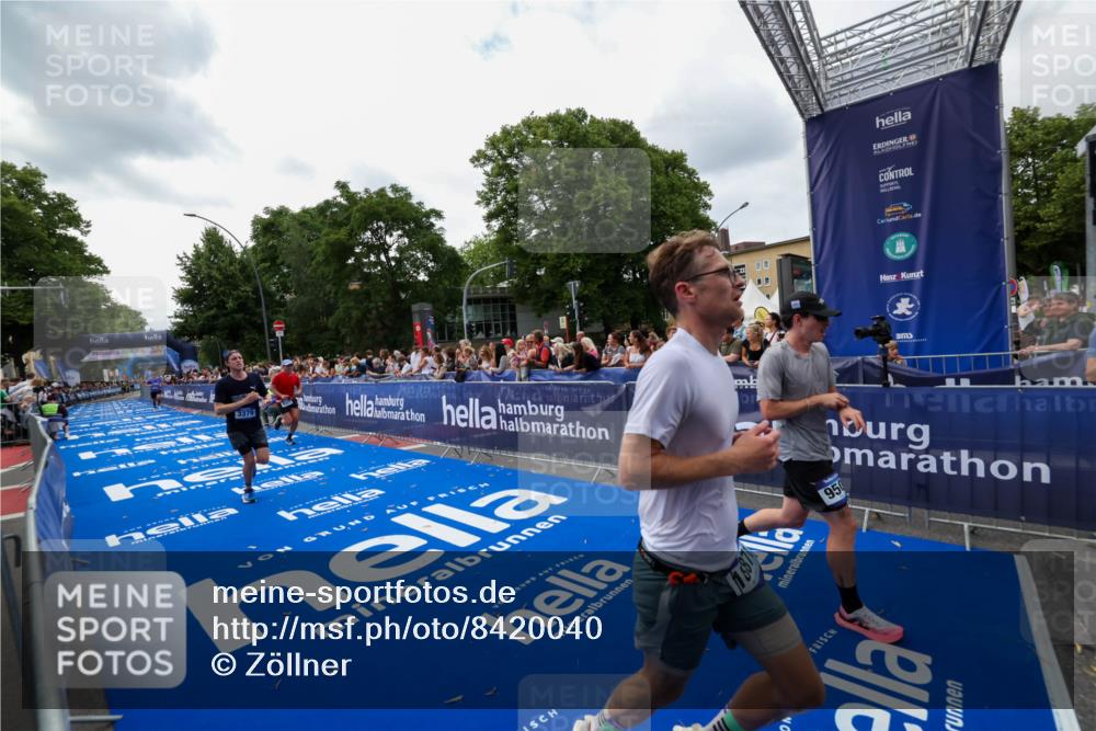 29.06.2025 - hella hamburg halbmarathon Zöllner http://msf.ph/oto/8420040 29.06.2025 10:30:54 Ziel 3379, 7055, 7880, 9381, 9508, 18871 meine-sportfotos.de