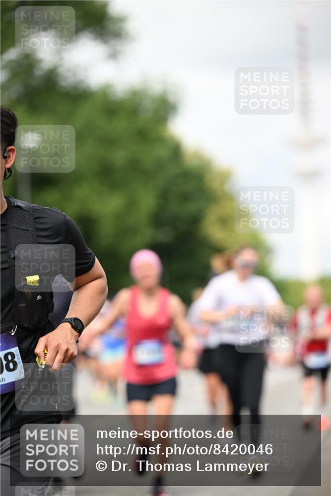29.06.2025 - hella hamburg halbmarathon Dr. Thomas Lammeyer http://msf.ph/oto/8420046 29.06.2025 10:46:45 Kennedybrücke 1039, 1712, 1752, 2069, 2134, 2974, 3276, 3326, 3568, 4385, 4541, 4680, 4735, 4736, 5419, 5432, 5671, 6136, 6153, 6320, 6828, 7022, 7023, 7040, 7043, 7260, 8014, 8712, 9644, 10532, 10623, 10842, 11074, 11075 meine-sportfotos.de