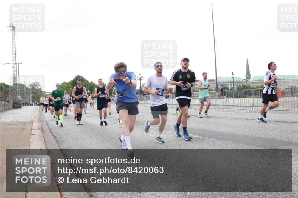 29.06.2025 - hella hamburg halbmarathon Lena Gebhardt http://msf.ph/oto/8420063 29.06.2025 10:52:21 Lombardsbrücke 403, 16973, 18817, 640, 1418, 1826, 1978, 2420, 2528, 2983, 3038, 3140, 3645, 4087, 4273, 4436, 4598, 4606, 4815, 5062, 5262, 5360, 6386, 6403, 6404, 6406, 6456, 6671, 6985, 7511, 7682, 7690, 7691, 7735, 7812, 8194, 8196, 8250, 8251, 8621, 9068, 9070, 9103, 9368, 9460, 9730, 9731, 10080, 10296, 10342, 10392, 10533, 10634, 10673, 10884, 10928, 11084, 11101, 11126, 11127, 11297, 11375, 11736, 11899, 11974, 12546, 12558 meine-sportfotos.de