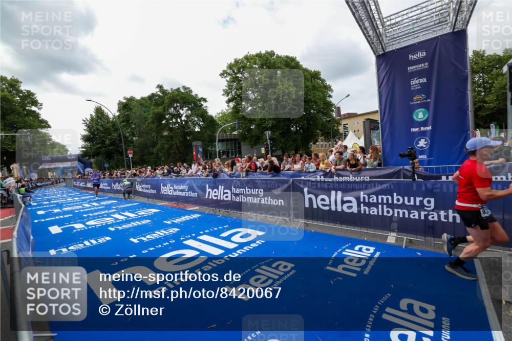 29.06.2025 - hella hamburg halbmarathon Zöllner http://msf.ph/oto/8420067 29.06.2025 10:30:56 Ziel 3379, 7880, 9381 meine-sportfotos.de