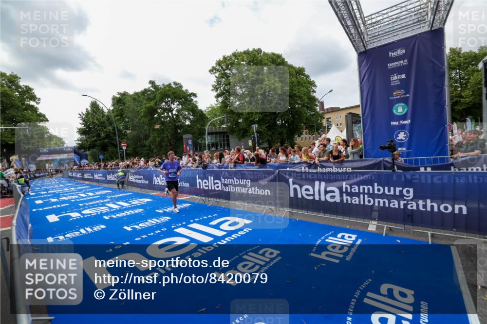 29.06.2025 - hella hamburg halbmarathon Zöllner http://msf.ph/oto/8420079 29.06.2025 10:30:59 Ziel 7880, 16508 meine-sportfotos.de