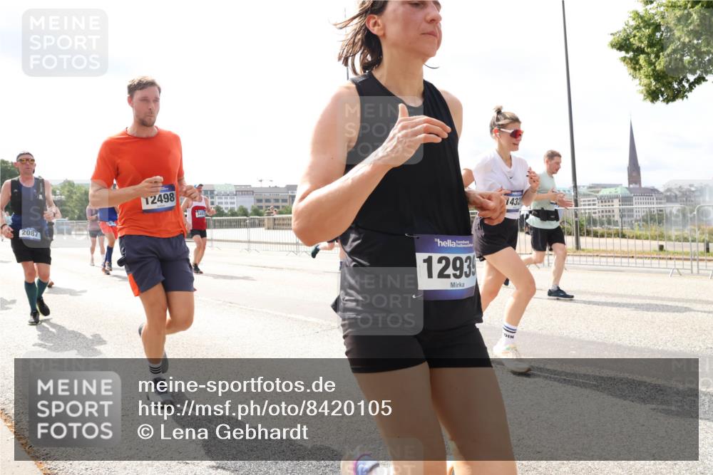 29.06.2025 - hella hamburg halbmarathon Lena Gebhardt http://msf.ph/oto/8420105 29.06.2025 10:18:18 Lombardsbrücke 2087, 12498, 12939, 1432, 1159, 1160, 1234, 1268, 1325, 1554, 1622, 1641, 1820, 1982, 2087, 2147, 2335, 2634, 2703, 2931, 3125, 3202, 3321, 3482, 3977, 4123, 4383, 4710, 4738, 4804, 5004, 5290, 5909, 6270, 6332, 6533, 7094, 7160, 7454, 7641, 7649, 7838, 7882, 7883, 8067, 8128, 8248, 8341, 8607, 8799, 9222, 9539, 9586, 9658, 9717, 9734, 9748, 9834, 9844, 9964, 10172, 10174, 10332, 10509, 10659, 10687, 10908, 12498, 12541, 12548, 12552, 12703, 13341 meine-sportfotos.de