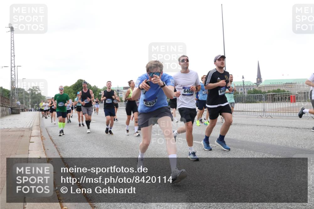 29.06.2025 - hella hamburg halbmarathon Lena Gebhardt http://msf.ph/oto/8420114 29.06.2025 10:52:22 Lombardsbrücke 169, 5262, 18817, 15, 6405, 443, 6406, 1418, 1826, 1978, 2362, 2420, 2528, 2983, 3038, 3140, 3645, 4087, 4273, 4436, 4591, 4598, 4606, 4815, 5062, 5262, 5360, 6386, 6403, 6404, 6406, 6456, 6671, 6985, 7511, 7682, 7690, 7691, 7735, 7812, 8194, 8196, 8250, 8251, 8621, 9068, 9070, 9103, 9368, 9460, 9730, 9731, 10080, 10296, 10342, 10392, 10533, 10634, 10673, 10884, 10928, 11084, 11101, 11126, 11127, 11297, 11375, 11736, 11899, 11974, 12546, 12558 meine-sportfotos.de