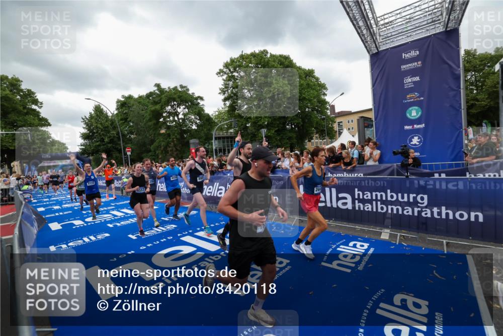 29.06.2025 - hella hamburg halbmarathon Zöllner http://msf.ph/oto/8420118 29.06.2025 10:52:59 Ziel 1257, 1258, 1657, 2099, 2444, 2814, 4557, 4558, 4770, 5907, 7509, 8139, 8720, 8955, 10724, 10811, 11992, 12367, 12519, 14791, 15430, 18590, 18720 meine-sportfotos.de