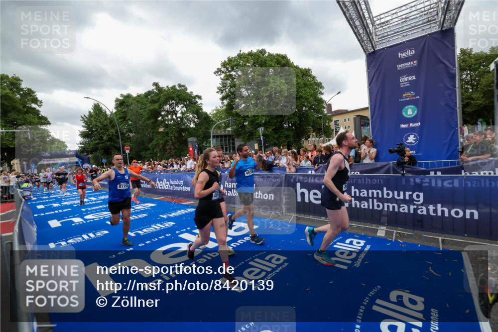 29.06.2025 - hella hamburg halbmarathon Zöllner http://msf.ph/oto/8420139 29.06.2025 10:53:00 Ziel 1257, 1258, 2099, 4557, 4558, 4770, 5907, 7509, 8139, 8720, 8955, 10724, 12367, 12519, 12910, 14791, 15430, 18590, 18720 meine-sportfotos.de
