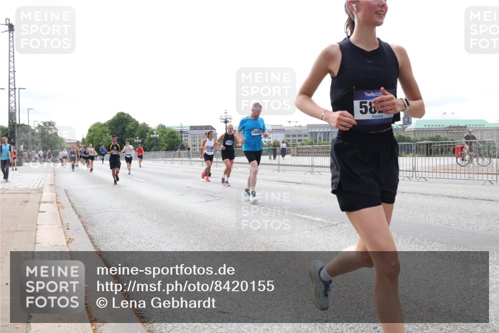 29.06.2025 - hella hamburg halbmarathon Lena Gebhardt http://msf.ph/oto/8420155 29.06.2025 10:27:32 Lombardsbrücke 18097, 58, 1530, 2080, 2306, 2775, 3389, 4372, 5285, 5495, 5707, 5825, 6214, 6259, 7234, 7314, 7764, 7944, 7978, 8085, 8281, 9349, 9688, 10077, 10158, 10412, 10413, 11256, 11766, 12500, 13043, 14020, 14021, 14206, 15108, 15641, 16838, 17049, 17427, 17445, 17791, 18012, 18097, 18301, 18626, 18766, 18976 meine-sportfotos.de