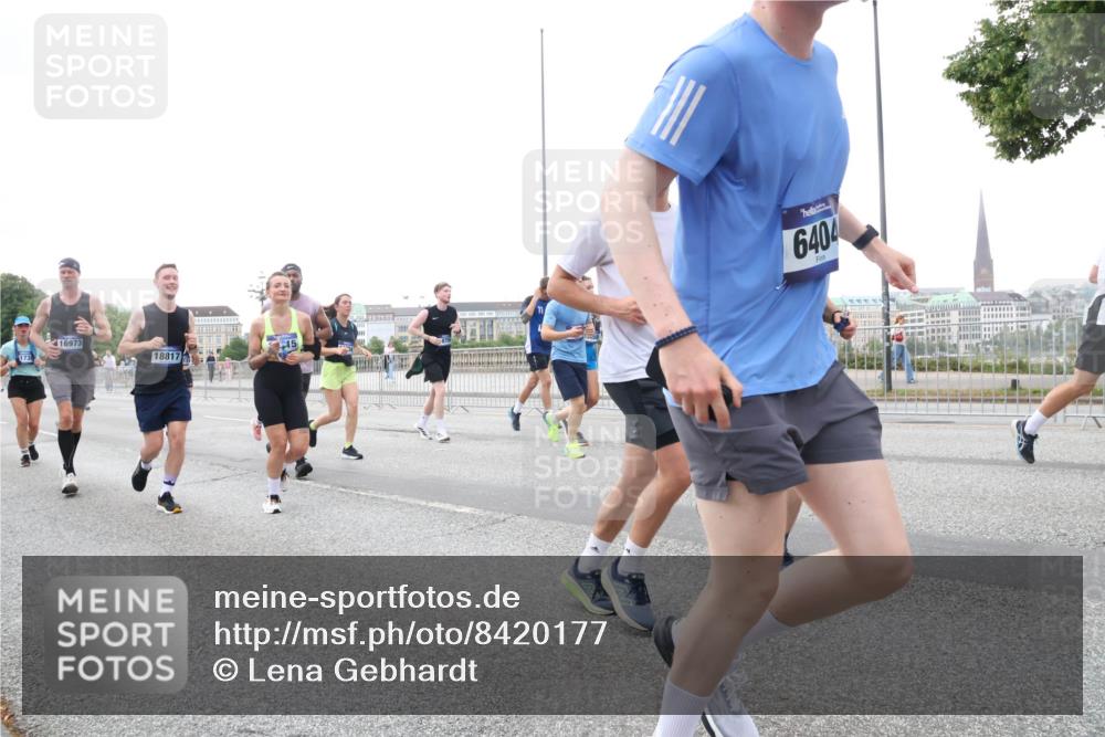 29.06.2025 - hella hamburg halbmarathon Lena Gebhardt http://msf.ph/oto/8420177 29.06.2025 10:52:22 Lombardsbrücke 173, 16973, 18817, 6404, 1418, 1826, 1978, 2362, 2420, 2528, 2983, 3038, 3140, 3645, 4087, 4273, 4436, 4591, 4598, 4606, 4815, 5062, 5262, 5360, 6386, 6403, 6404, 6406, 6456, 6671, 6985, 7511, 7682, 7690, 7691, 7735, 7812, 8194, 8196, 8250, 8251, 8621, 9068, 9070, 9103, 9368, 9460, 9730, 9731, 10080, 10296, 10342, 10392, 10533, 10634, 10673, 10884, 10928, 11084, 11101, 11126, 11127, 11297, 11375, 11736, 11899, 11974, 12546, 12558 meine-sportfotos.de
