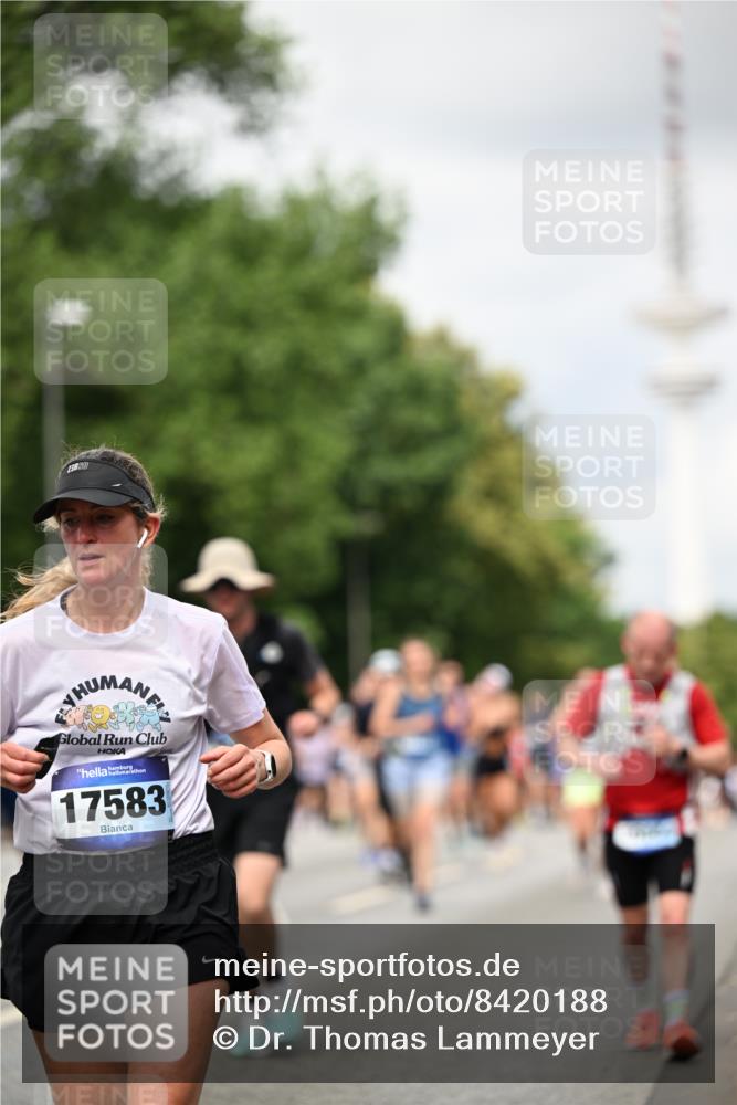 29.06.2025 - hella hamburg halbmarathon Dr. Thomas Lammeyer http://msf.ph/oto/8420188 29.06.2025 10:46:49 Kennedybrücke 1039, 1712, 1752, 2069, 2134, 2974, 3276, 3326, 3568, 4385, 4541, 4680, 4735, 4736, 5419, 5671, 6136, 6320, 6440, 6828, 7022, 7023, 7040, 7043, 7260, 7357, 7666, 8014, 8525, 8526, 8712, 9644, 9980, 10532, 10623, 10842, 11074, 11075, 11331 meine-sportfotos.de