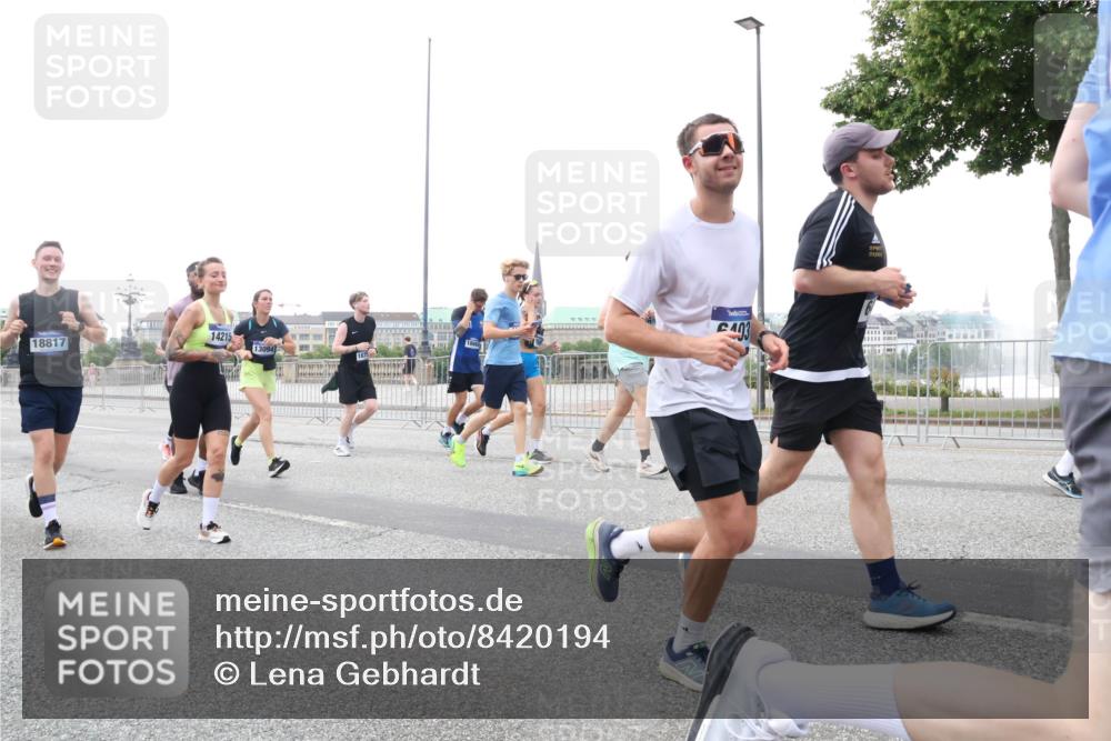 29.06.2025 - hella hamburg halbmarathon Lena Gebhardt http://msf.ph/oto/8420194 29.06.2025 10:52:22 Lombardsbrücke 18817, 14215, 13094, 1866, 103, 1418, 1826, 1978, 2362, 2420, 2528, 2983, 3038, 3140, 3645, 4087, 4273, 4436, 4591, 4598, 4606, 4815, 5062, 5262, 5360, 6386, 6403, 6404, 6406, 6456, 6671, 6985, 7511, 7682, 7690, 7691, 7735, 7812, 8194, 8196, 8250, 8251, 8621, 9068, 9070, 9103, 9368, 9460, 9730, 9731, 10080, 10296, 10342, 10392, 10533, 10634, 10673, 10884, 10928, 11084, 11101, 11126, 11127, 11297, 11375, 11736, 11899, 11974, 12546, 12558 meine-sportfotos.de