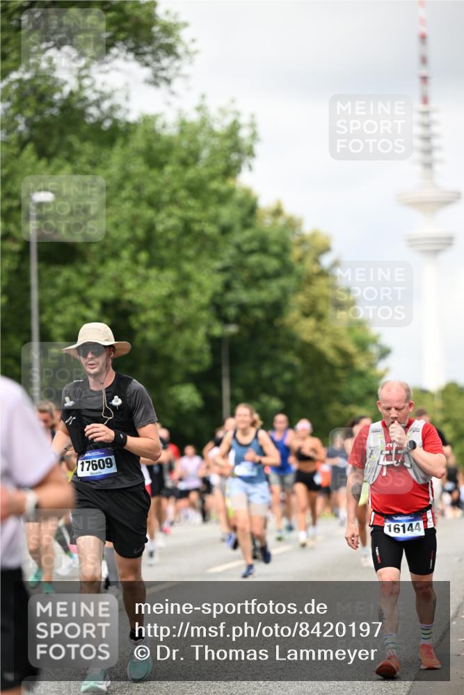 29.06.2025 - hella hamburg halbmarathon Dr. Thomas Lammeyer http://msf.ph/oto/8420197 29.06.2025 10:46:50 Kennedybrücke 1039, 1712, 1752, 2069, 2134, 2974, 3276, 3326, 3568, 4385, 4541, 4680, 4735, 4736, 5419, 5671, 6136, 6440, 6828, 7022, 7023, 7040, 7043, 7260, 7357, 7666, 8014, 8525, 8526, 9644, 9980, 10532, 10623, 10842, 11074, 11075, 11331 meine-sportfotos.de