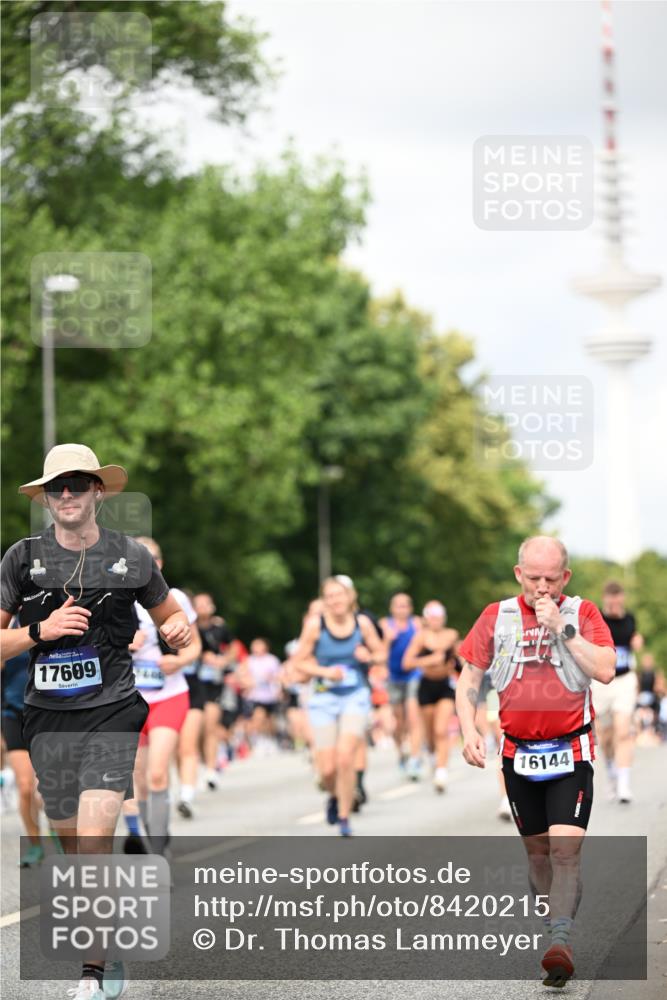 29.06.2025 - hella hamburg halbmarathon Dr. Thomas Lammeyer http://msf.ph/oto/8420215 29.06.2025 10:46:50 Kennedybrücke 1039, 1712, 1752, 2069, 2134, 2974, 3276, 3326, 3568, 4385, 4541, 4680, 4735, 4736, 5419, 5671, 6136, 6440, 6828, 7022, 7023, 7040, 7043, 7260, 7357, 7666, 8014, 8525, 8526, 9644, 9980, 10532, 10623, 10842, 11074, 11075, 11331 meine-sportfotos.de