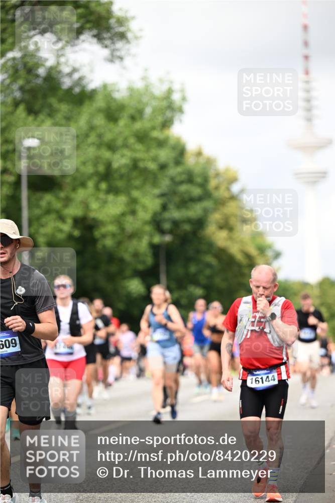 29.06.2025 - hella hamburg halbmarathon Dr. Thomas Lammeyer http://msf.ph/oto/8420229 29.06.2025 10:46:50 Kennedybrücke 1039, 1712, 1752, 2069, 2134, 2974, 3276, 3326, 3568, 4385, 4541, 4680, 4735, 4736, 5419, 5671, 6136, 6440, 6828, 7022, 7023, 7040, 7043, 7260, 7357, 7666, 8014, 8525, 8526, 9644, 9980, 10532, 10623, 10842, 11074, 11075, 11331 meine-sportfotos.de